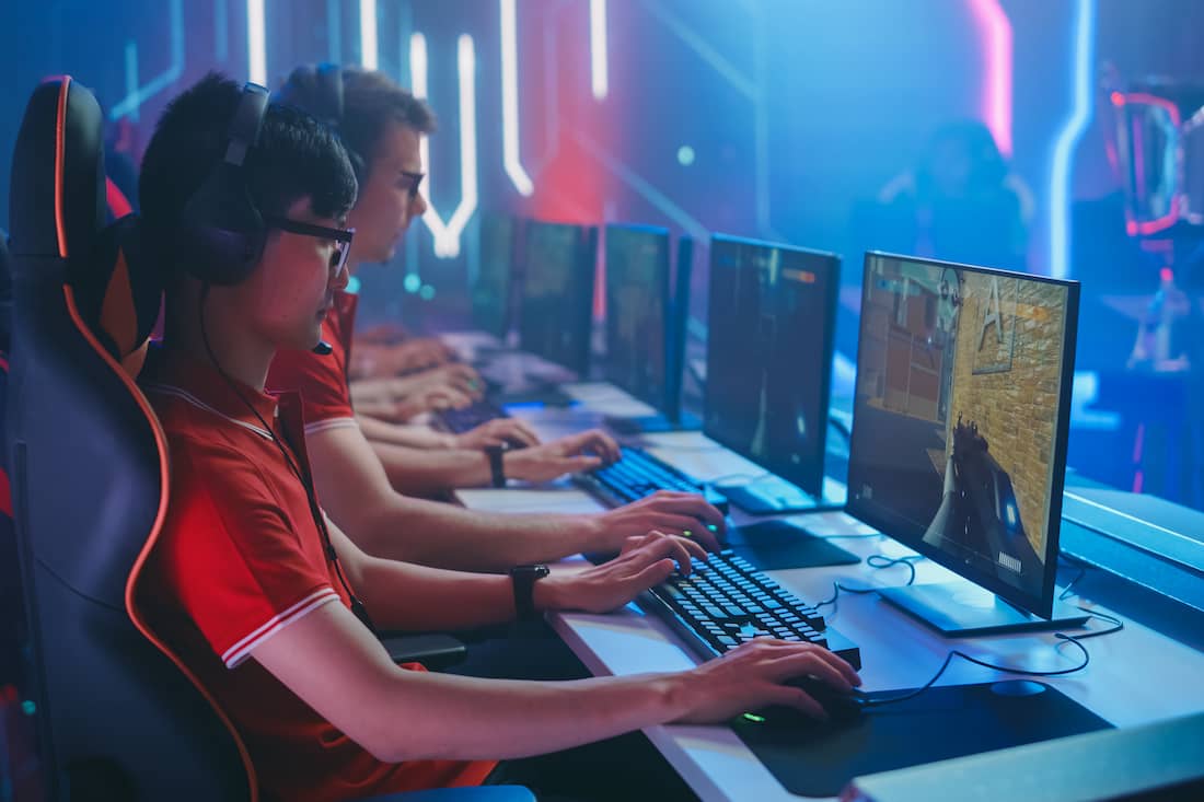 esports games shaping the competitive gaming scene