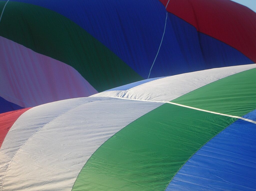 examples of color constancy in everyday life and technology